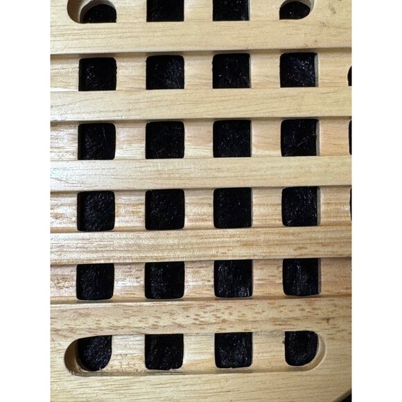 Round Wooden Lattice Trivet For Hot Pots & Pans - Picture 6 of 7